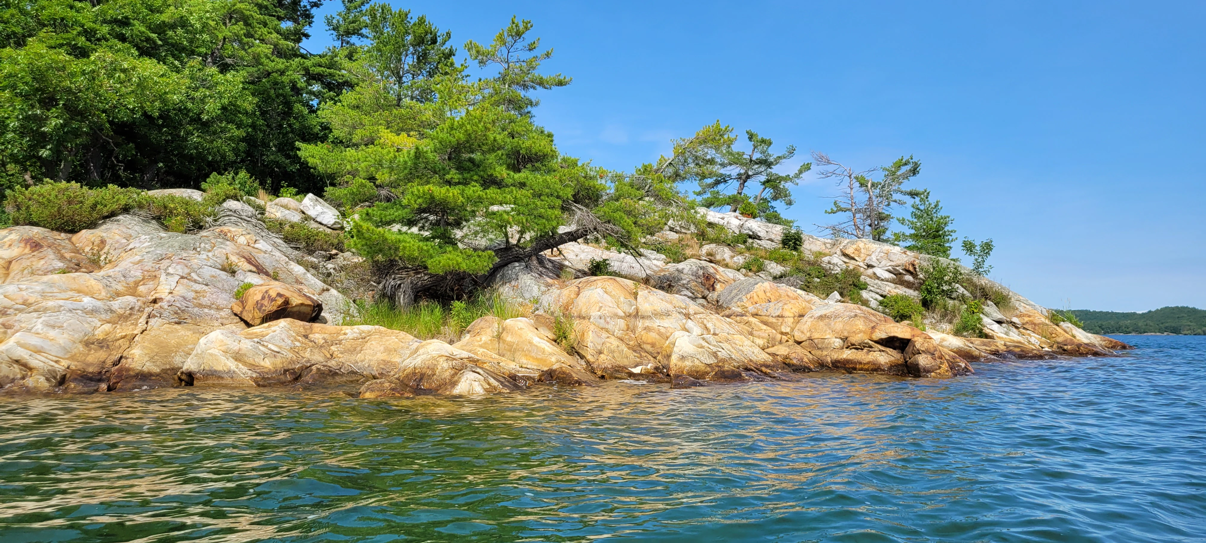 Entrance to Indian Head Cove surrounded by white quartzite cliffs